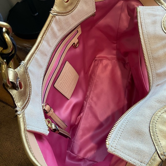 Coach Cream and Gold Shoulder Bag - Picture 13 of 17